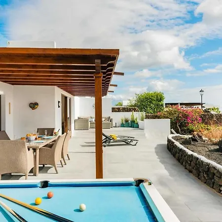 Celeste Vila Puerto del Carmen (Lanzarote)