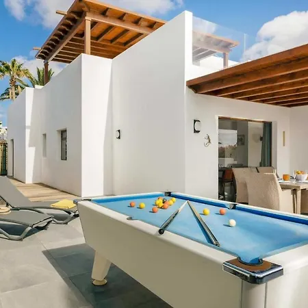 Celeste Vila Puerto del Carmen (Lanzarote)